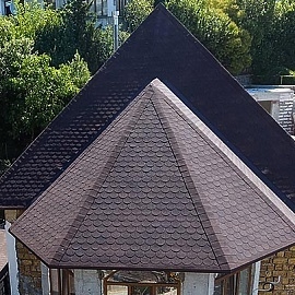 Монтаж черепицы Döcke Pie на многогранных крышах